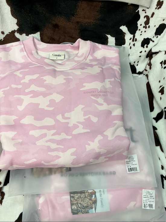 Comfrt Tops - Comfit Pastel Pink Camo Crewneck Sweatshirt set